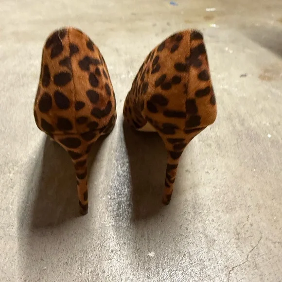 Leopard Print Stiletto Heels - Picture 2 of 8